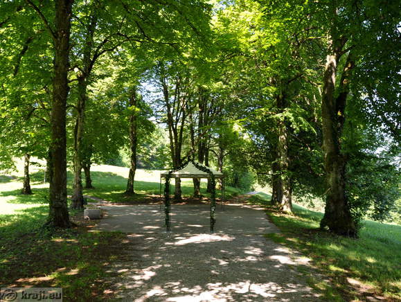 Eden of prostorov za poroke v grajskem parku Eden of prostorov za poroke v grajskem parku