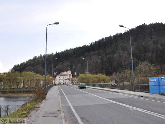 Cesta čez reko Savo v Litiji