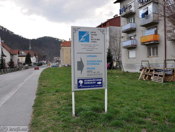 Direction sign - Theatre hall and museum