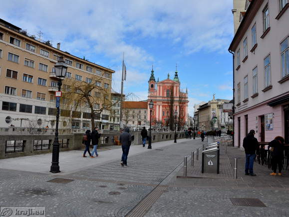Začetek Cankarjevega nabrežja pri Tromostovju