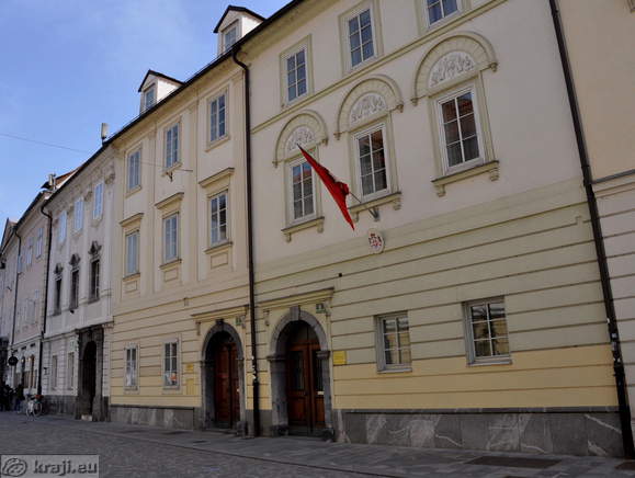 Ciril-Metodov trg 8, 7, 6