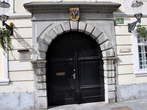 Nadškofijski dvorec - Nadškofijski dvorec - Portal z grbom 