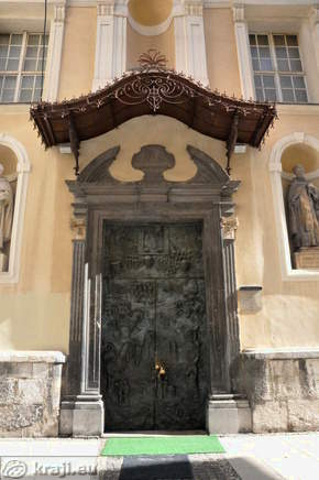 Slovenska (glavna) vrata