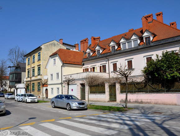 Stavbe na začetku Grudnovega nabrežja