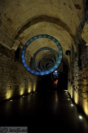 View back on the direction of arrival