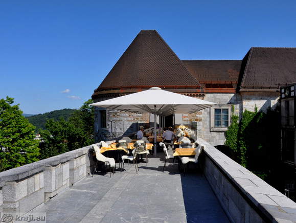 Terasa v zgornjem nadstropju stolpa strelcev