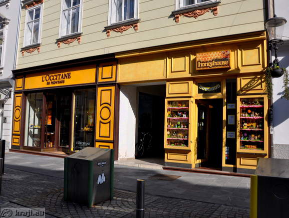 Mestni trg Square 8 - L'Ocittane, Honeyhouse