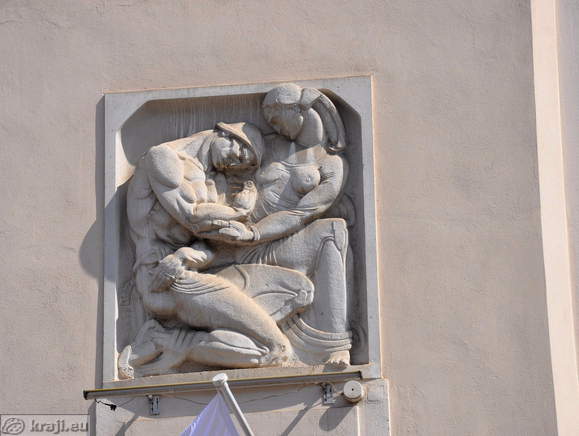 Relief - Skrb za zdravje  (kipar Dolinar)