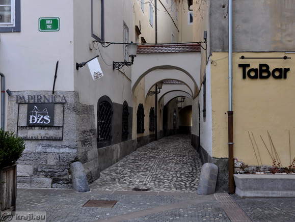 Prehod med Ribjim trgom in Mestnim trgom