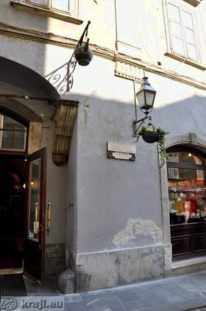 Stari trg 3 - Čajna hiša Pod velbom