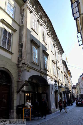 Stari trg 3 (Pod velbom)