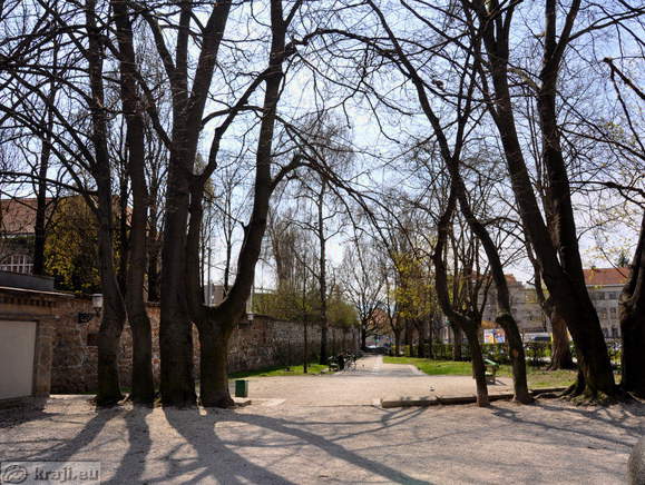Park and the walls on the west side of Krizanke
