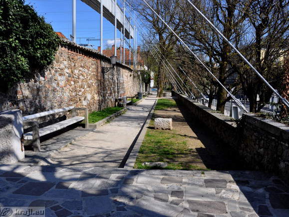 Park and the walls on the south side of Krizanke