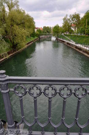 Hradeckega most nad reko Ljubljanico