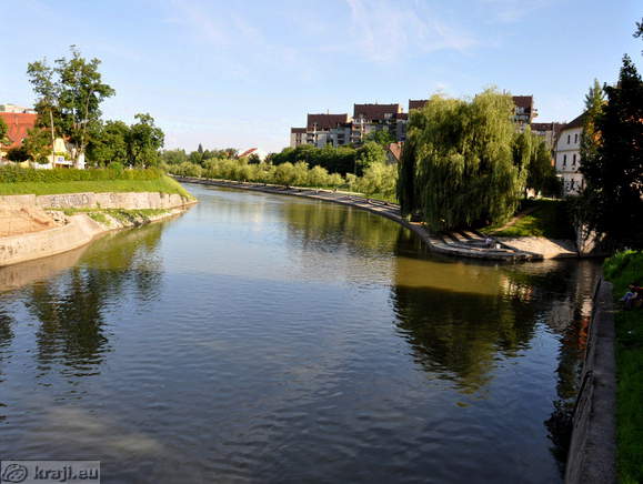 Začetek Trnovskega pristana pri izlivu Gradaščice v Ljubljanico