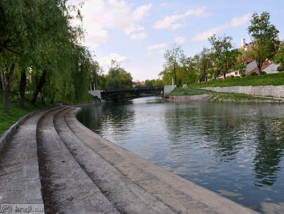 Pogled nazaj na Hradeckega most