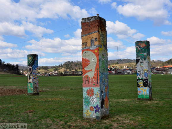 Painted columns at the foothills