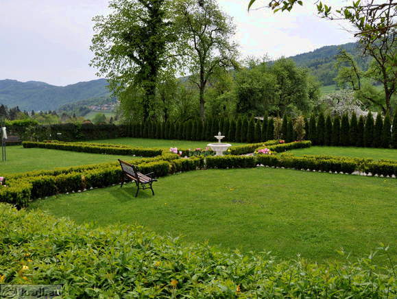 Park at Tustanj Castle