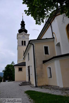 Cerkev sv. Martina ob spominskem parku v Moravčah