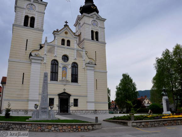 Cerkev sv. Martina v središču Moravč