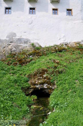 Potok pod gradom Jablje