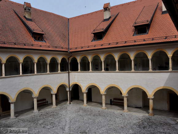 Grajsko dvorišče gradu Jablje