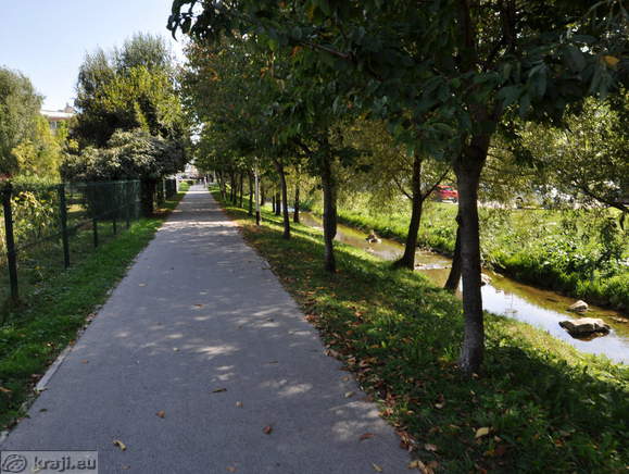 Promenade near the primary school building