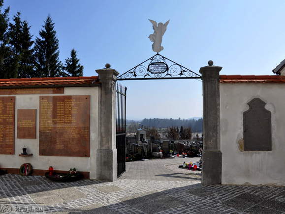 Vhod na pokopališče