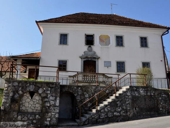 Glavarjeva beneficijska hiša s knjižnico v Komendi