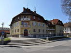 Komenda - Dom (die Kultur-und Bildungs ​​Hause) - Gemeinde - Dom (Kulturno - prosvetni dom) in občinska stavba