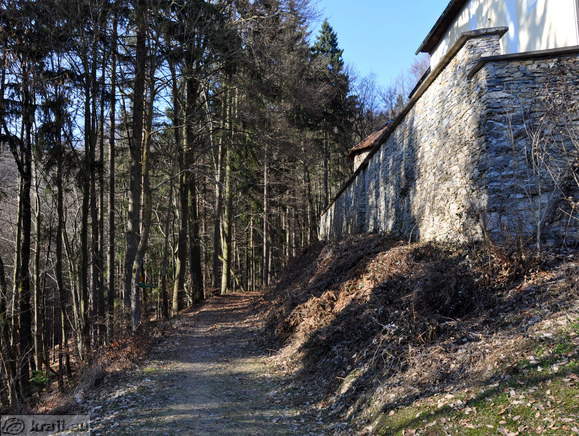 Trail to the Stari grad (Old castle) along the walls
