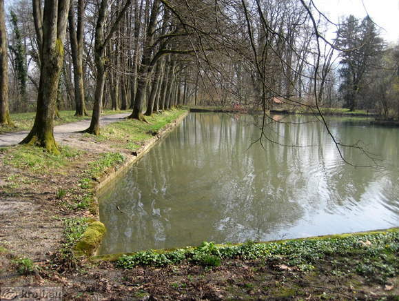 Promenade around pond