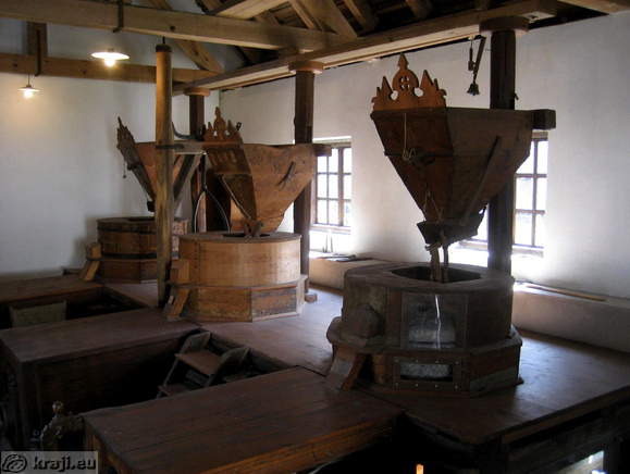 Mill for the cereals
