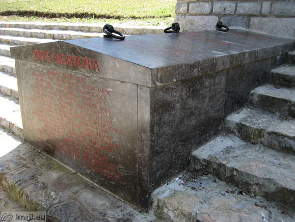 Vaulted tomb