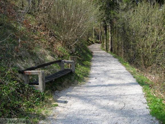 Promenade around monument on Drca