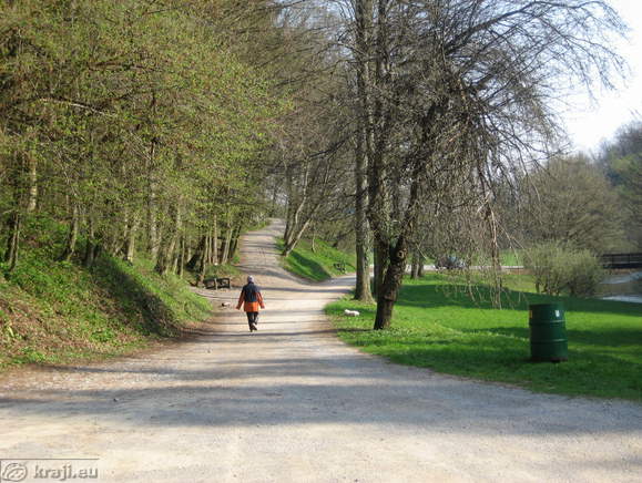Left way leads to the Monument of National Liberation War on Drca