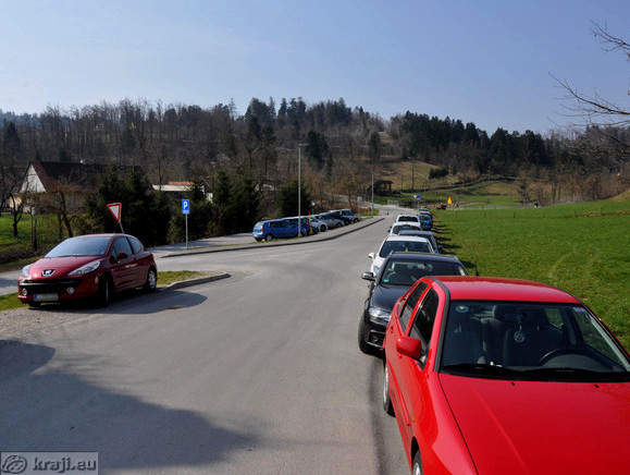 Parking area at the starting point for the path to Planina