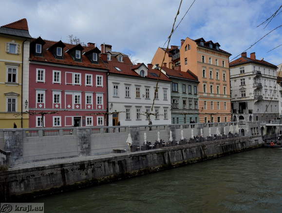Hribarjevo nabrežje