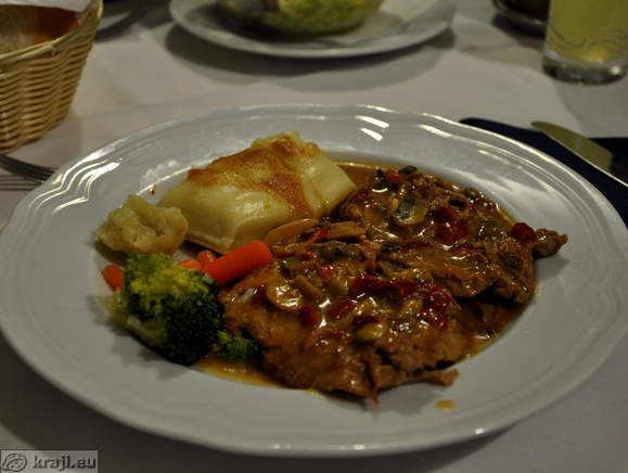 Puranji zrezek z gobicami in štruklji