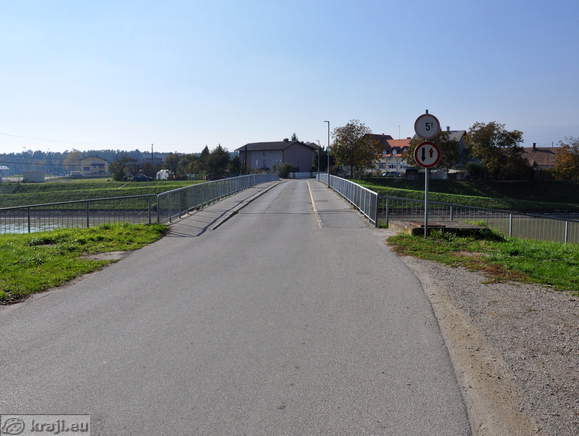 Old Village Centre <br> Bridge over the canal Srednja Drava I