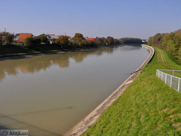 Old Village Centre <br> Canal Srednja Drava I