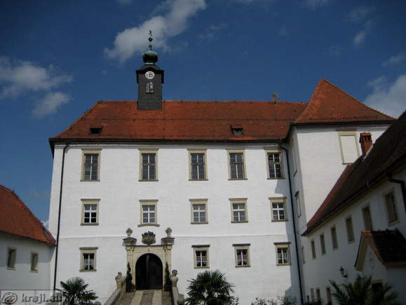 Radgonski grad s stolpičem z uro