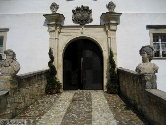 Portal z dvojnim grbom - Herbersteinov in Eggenbergov