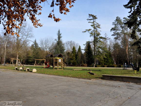 Otroško igrišče v parku v Radencih