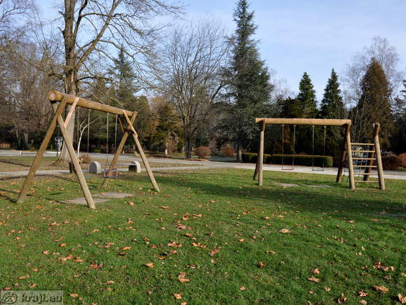 Otroško igrišče - Gugalnice