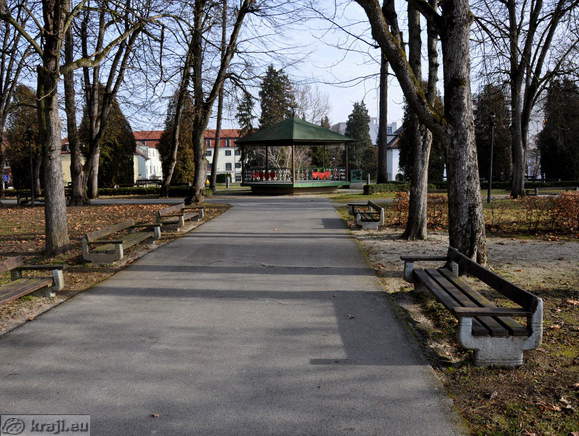 Promenade to the Pavilion Three hearts
