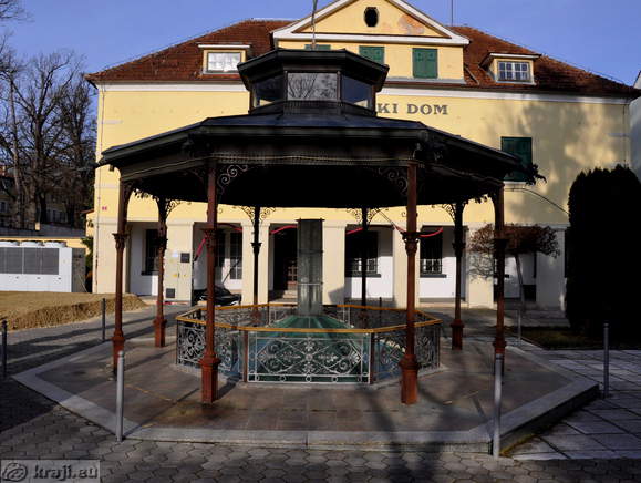 Spring Pavilion with Healing spring)