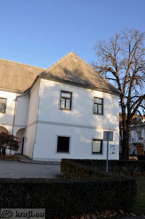 Lendava Manor