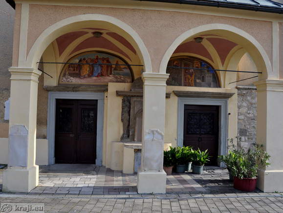 Cerkev sv. Petra <br> Vhoda