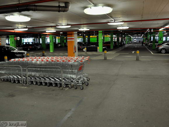 Parkirišča pod Europarkom